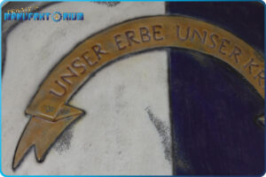 Detailansicht vom oberen Bereich des LARP Schild Löwe und Greif.