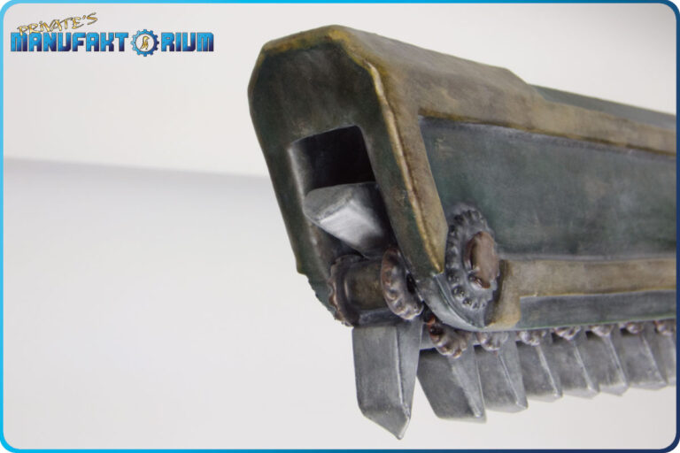 Detailansicht der LARP Waffe Kettenschwrt MK.1 Ausgangsbereich am Klingenende